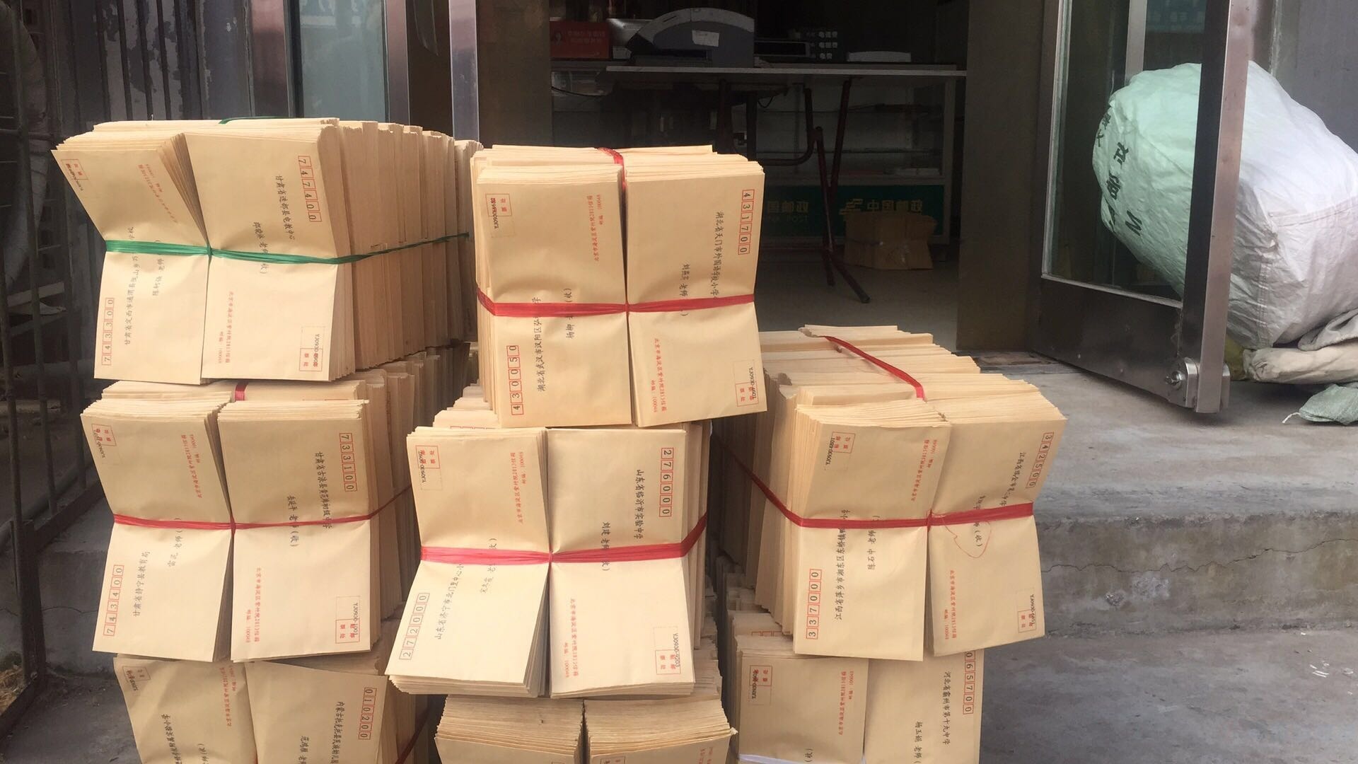 手提袋展會物料印刷的關(guān)鍵要素與策略